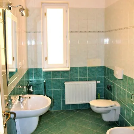 Monument Apartment *